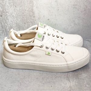 Cariuma OCA Low Off - White Canvas Sneaker Unisex W7 M5.5
